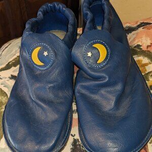 SoftStar barefoot vibram sole shoes 9